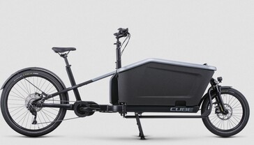 Een traditionele bakfiets verlengt de wielbasis om de lading tussen de wielen voor de bestuurder te plaatsen. (Beeldbron: Cube)