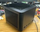 De aankomende mini PC van FEVM krijgt een veel grotere behuizing met krachtige RTX 4090 laptop graphics. (Afbeeldingsbron: metalsojin2 via Reddit)