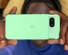 Google presenteert de Pixel 8a over twee weken. (Afbeeldingsbron: @OnLeaks & SmartPrix)