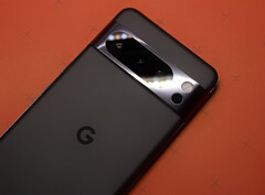 Google heeft zijn achterwaarts gerichte temperatuursensor tot nu toe in drie smartphones geïntegreerd. (Afbeeldingsbron: Samuel Angor - Unsplash)