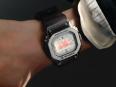 Het C2H4 x Casio G-Shock G-5600 "The Space Age" Edition horloge heeft een roestvrijstalen lunette. (Afbeelding bron: C2H4)
