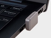 De I-O Data SSPJ-UTC flash drive zit vrij vlak tegen de USB-C poort. (Afbeeldingsbron: I-O Data)