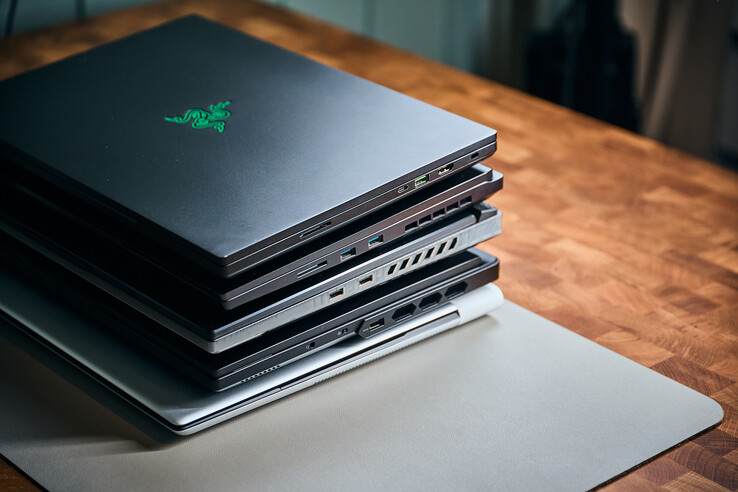 Razer Blade 16 (kaartlezer, USB-C, USB-A, HDMI 2.1), XMG Neo 16 (kaartlezer, 2 x USB-A), ROG Scar 16 (2 x USB-A), Legion Pro 7 (audio-aansluiting, uitschakelaar voor camera, USB-A)