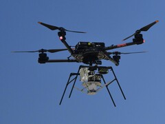 Een airbone-drone die de parachute draagt (Afbeeldingsbron: NASA en Christopher LC Clark; bijgesneden)