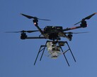 Een airbone-drone die de parachute draagt (Afbeeldingsbron: NASA en Christopher LC Clark; bijgesneden)