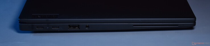 links: 2x Thunderbolt 4, USB A 3.2 Gen 1, 3,5mm Audio, Smartcard-sleuf