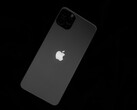 De achterkant van een iPhone met het Apple-logo op een zwarte achtergrond
