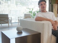 De onaangekondigde Gemini-speaker van Google tijdens het Made by Google-evenement. (Afbeeldingsbron: Made by Google op Youtube, screenshot)