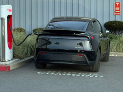 De nieuwe kleur Diamond Black Model Y is glanzend van veraf, maar complexer van dichtbij. (Afbeeldingsbron: Sawyer Merritt/X)