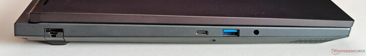 Links: Gigabit Ethernet, USB-C 3.2 Gen.2 (10 Gbit/s, DisplayPort ALT-modus 1.4 via iGPU, 100W Power Delivery), USB-A 3.2 Gen. 1 (5 Gbit/s), 3,5 mm audio