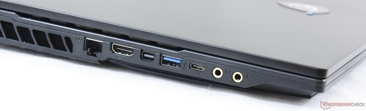 Linkerkant: Kensington Lock, RJ-45, HDMI 1.4, Mini-DisplayPort, USB 3.1, USB 3.1 Type-C Gen. 1, 3.5 mm audio-uit, 3.5 mm audio-in (SPDIF)