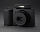 Ricoh GR IV Monochrome getoond met optionele externe flitser. (Afbeeldingsbron: Ricoh)