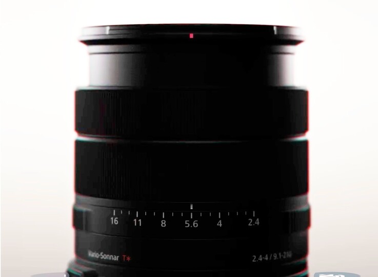 Op het etiket staat vermeld dat de lens een nog groter zoombereik biedt dan zijn voorganger.