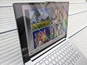 Lenovo ThinkBook Plus Gen2 in openluchtgebruik