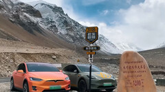 Model X en Model Y bij het Mt Everest basiskamp (foto: Tesla)