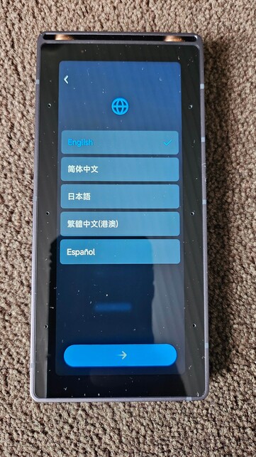 De iFLYTEK AI Recorder S6 biedt vijf systeemtalen, maar geen Duits en Frans.
