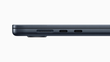 Apple MacBook Air 15-inch: Links - MagSafe 3, 2x Thunderbolt 3. (Afbeelding Bron: Apple)