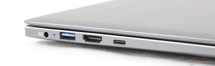 Links: AC-voeding, USB 3.0 Type-A, HDMI, USB Type-C met DisplayPort