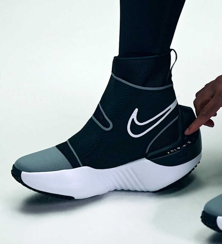 De Hyperboot verwarmings- en compressie-instellingen kunnen worden aangepast met knoppen op de schoen of via de Hyperice smartphone-app. (Afbeeldingsbron: Hyperice)