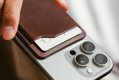 De nieuwe Nomad Leather Mag Wallet kan worden gelokaliseerd dankzij een AirTag (Afbeelding bron: Nomad)