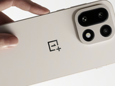 De aankomende vlaggenschip smartphone, de OnePlus 15. (Afbeelding bron: OnePlus, bewerkt)