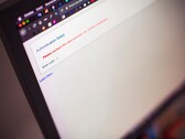 Laptopscherm waarop de foutmelding „Authenticatie mislukt“ wordt weergegeven na een mislukte aanmelding.