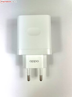 De meegeleverde 33-watt stroomadapter