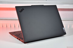 Ryzen 9 CPU maakt deze Lenovo ThinkPad bijzonder: Compact mobiel werkstation biedt de meeste CPU-prestaties van alle 14-inch ThinkPad-laptops, op de foto: Lenovo ThinkPad P14s Gen 6 AMD (bron: Benjamin Herzig)