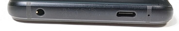 Onderkant: 3.5-mm poort, USB-C poort, microfoon