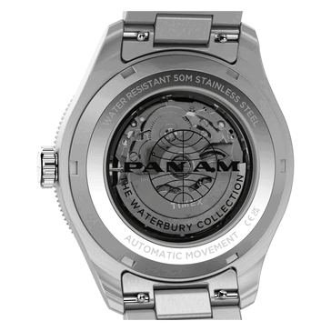 Achterkant van het Timex Pan Am Waterbury Automatic GMT-horloge, met zichtbare achterkant en automatisch uurwerk.