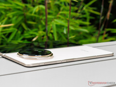 De Magic V5 is een van de dunste en lichtste opvouwbare smartphones die er zijn. (Afbeeldingsbron: Notebookcheck)