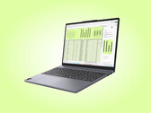 De IdeaPad Slim 3 15Q7X11 in een van de twee kleuren waarin het model op de markt is gebracht.