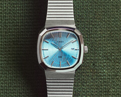 Het nieuwe Timex END. x Timex 1981, geïnspireerd op de heruitgave.