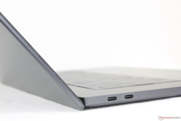 Deksel geopend tot maximale hoek van ~140 graden