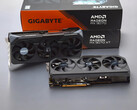 De RX 9070 en RX 9070 XT. (Afbeelding Bron: Notebookcheck)