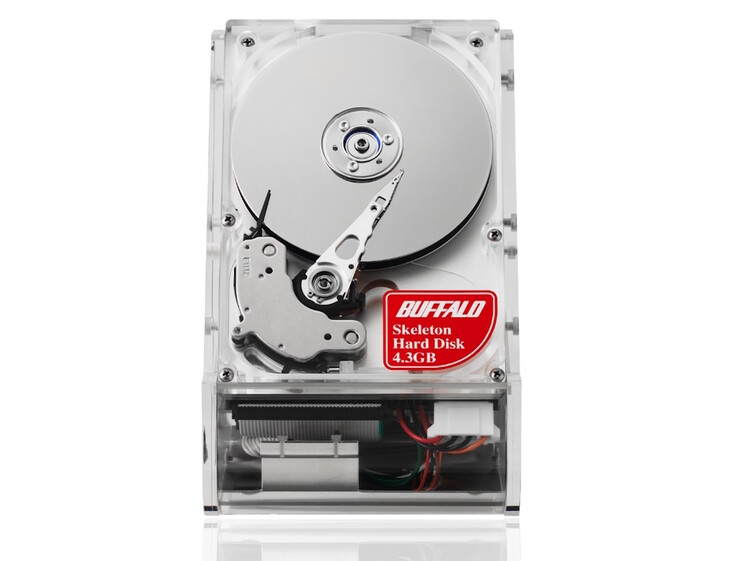 De originele 4,3 GB 'Skeleton Hard Disk' werd uitgebracht in 1998. (Afbeeldingsbron: Buffalo)