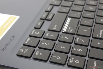 Het toetsenbord is niet vlak met de palmsteunen in tegenstelling tot het oudere VivoBook ontwerp