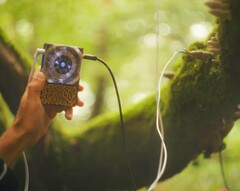 Pocket Scion maakt muziek op basis van de elektrische activiteit van planten. (Afbeeldingsbron: Instruō)