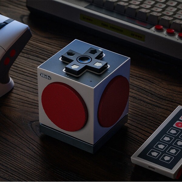 De Retro Cube 2 Speaker - N Edition heeft D-Pad bediening aan de bovenkant. (Afbeelding bron: 8BitDo)