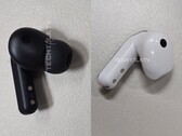Vermeende dummy-eenheden van Galaxy Buds 4 Pro (links) en Galaxy Buds 4 (rechts).