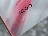 De "iQoo 15" hands-on. (Afbeeldingsbron: Geek Village Chief via Weibo)