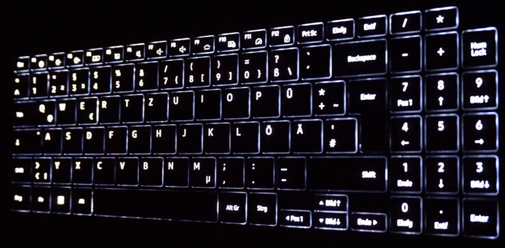 De achtergrondverlichting van het drietraps toetsenbord ziet er uniform uit.