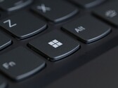 Close-up van een computertoetsenbord met de Windows-toets