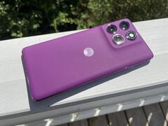 Motorola vraagt officieel €600 voor de Edge 60 Pro, maar hij is nu verkrijgbaar voor aanzienlijk minder. (Afbeeldingsbron: Notebookcheck)