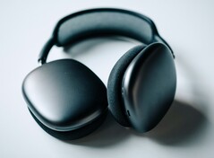 AppleairPods Max kunnen tijdelijk worden gerepareerd door ze een uur in de vriezer te leggen (Afbeelding bron: Sam Grozyan)