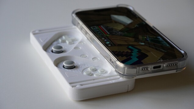 Het M-Con prototype lijkt een uitschuifbare gamecontroller naar uw iPhone te brengen (Afbeelding bron: M-Con)