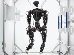 De humanoïde robot Helios van Orbit Robotics heeft vier armen maar geen benen, omdat hij die in de ruimte niet nodig heeft.