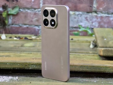 Xiaomi 15T in review. (Afbeelding bron: Notebookcheck/Marcus Herbrich)