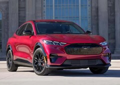 De 2025 Ford Mustang Mach-e. Het bedrijf verhoogt de prijzen om tegemoet te komen aan de hoge tarieven (Afbeelding bron: Ford)