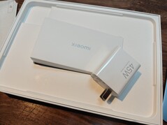 De accessoires vindt u onder de tablet